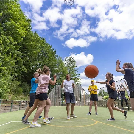 Savannah 4p 2bdrms Camping *